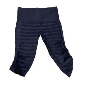 Lululemon Athletica Leggings Women’s 6 Dark Grey Striped Cropped Athletic Cap